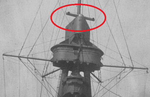 SMS Hindenburg 3m rangefinder on tripod combat mast.png